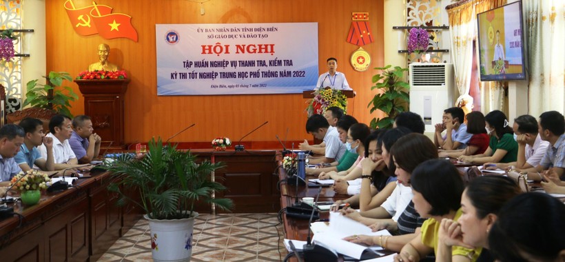 Ông Nguyễn Văn Đoạt, Giám đốc Sở GD&ĐT tỉnh Điện Biên quán triệt đội ngũ làm thi địa phương.