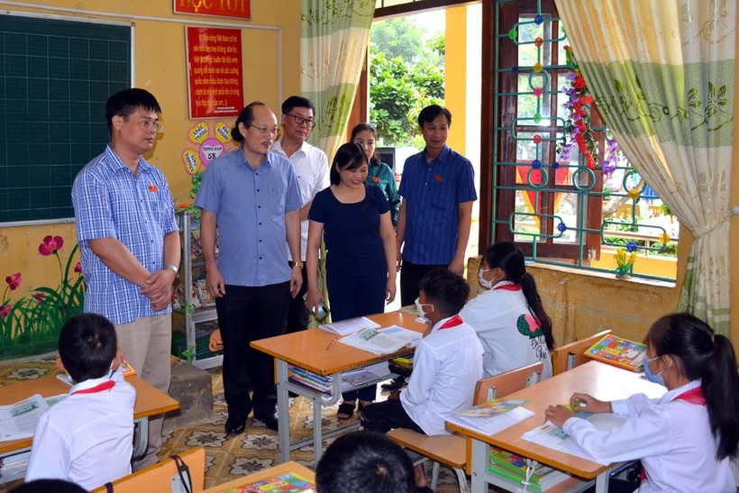 HĐND tỉnh Điện Biên giám sát xây dựng trường chuẩn quốc gia tại huyện Mường Ảng.