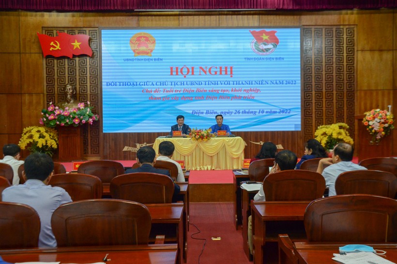 Hội nghị đối thoại với thanh niên do Chủ tịch UBND tỉnh Lê Thành Đô và Bí thư Tỉnh đoàn Đặng Thành Huy chủ trì.