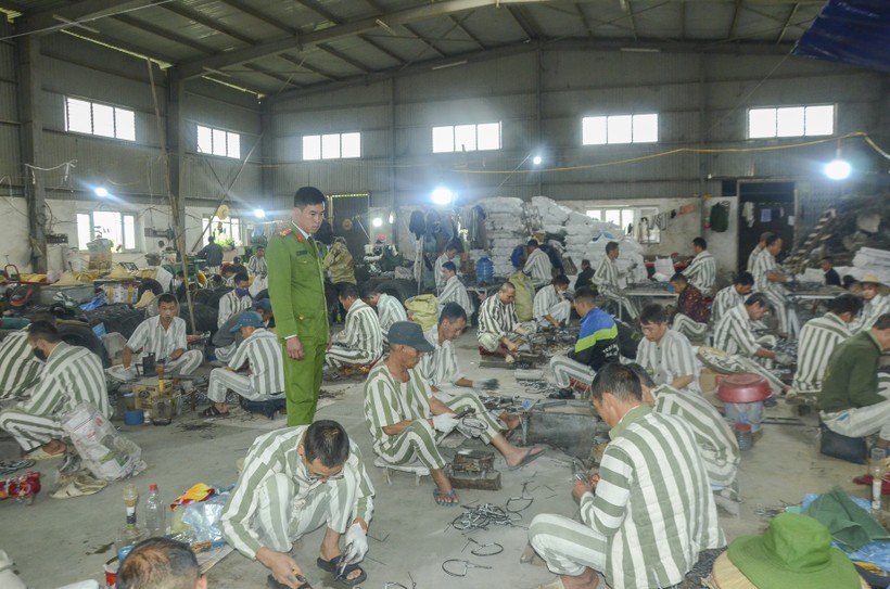 Phạm nhân Trại giam Nà Tấu tham gia học nghề cơ khí.