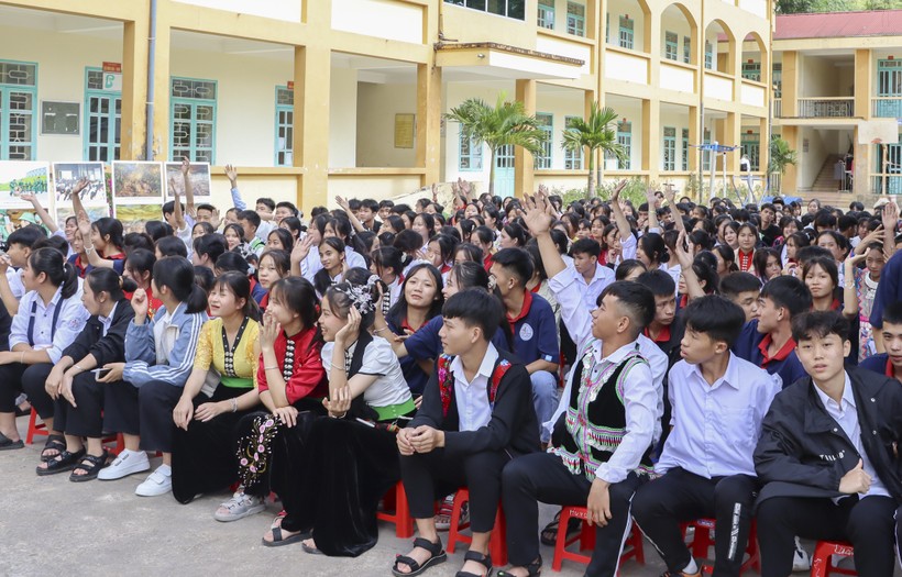 Các hoạt động ngoại khóa nâng cao kiến thức định hướng nghề nghiệp tại Trường THPT huyện Tuần Giáo luôn thu hút đông đảo học sinh tham gia.