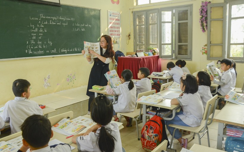 Một giờ học Tiếng Anh của cô và trò lớp 3, Trường Tiểu học thị trấn Điện Biên Đông.