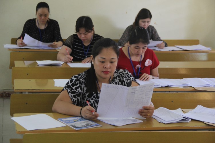  Cán bộ tham gia chấm thi trong Kỳ thi THPT quốc gia 2018 tại tỉnh Cao Bằng.