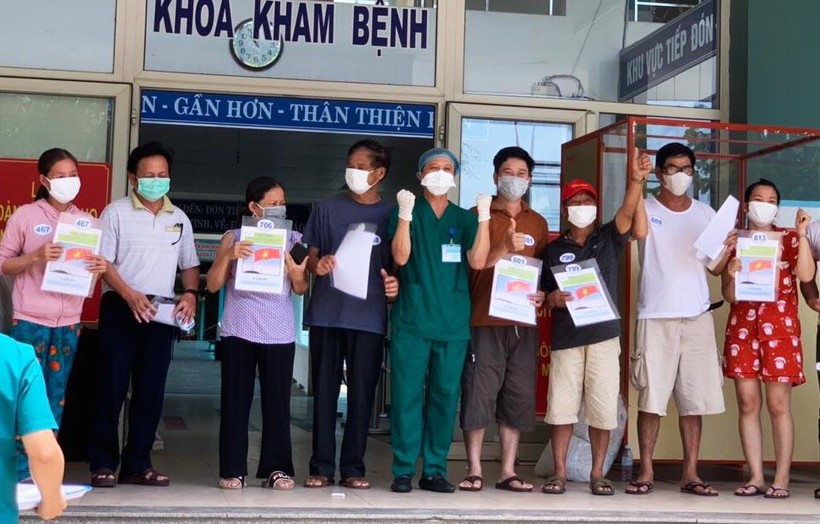 9 bệnh nhân nhiễm COVID-19 ở bệnh viện dã chiến Hòa Vang được chữa khỏi bệnh và xuất viện.