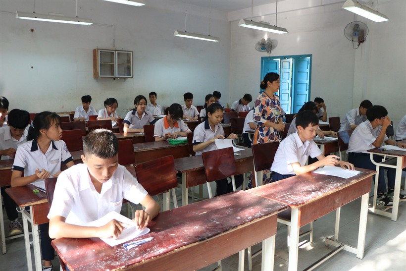 Thí sinh dự thi kỳ thi tuyển sinh vào lớp 10 năm học 2020 - 2021 tại trường THPT Nguyễn Trãi, tỉnh Ninh Thuận. (Ảnh: Duy Quan).