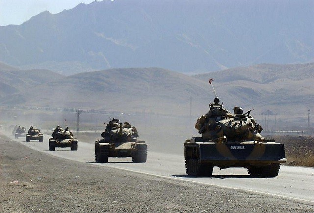 Đoàn xe của Thổ Nhĩ Kỳ tiến vào Syria