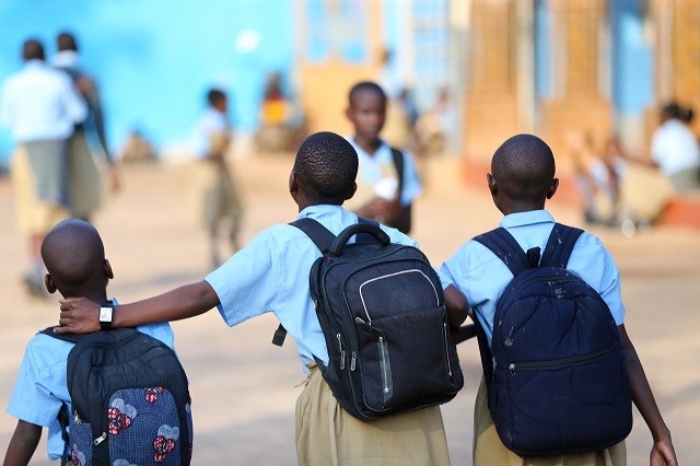 Trẻ em châu Phi cần được tới trường một cách an toàn