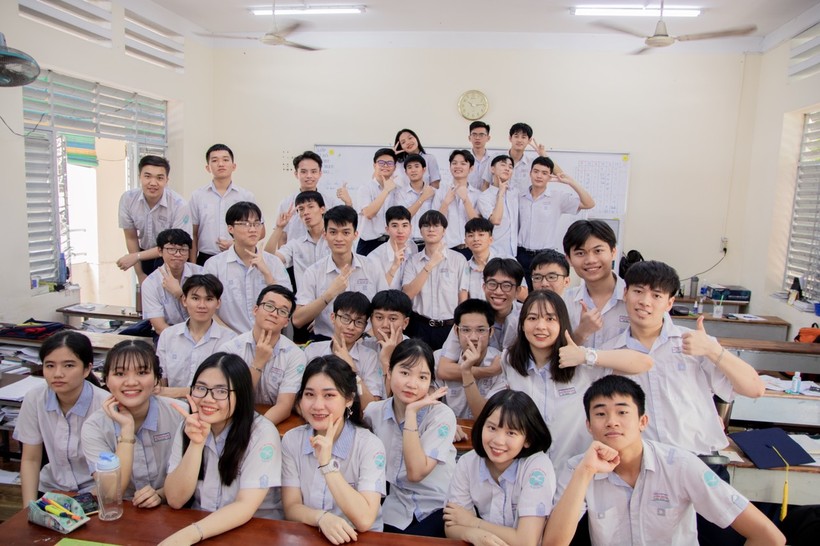 Lớp 12A1 Trường THCS-THPT Nguyễn Khuyến có 5 học sinh đạt tổng điểm 3 môn xét tuyển ĐH trên 28 điểm.