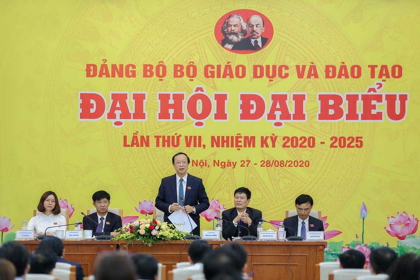 Thứ trưởng Bộ GD&ĐT Phạm Ngọc Thưởng - Bí thư Đảng ủy Bộ quán triệt một số nội dung, công việc của Đại hội tới các đại biểu.