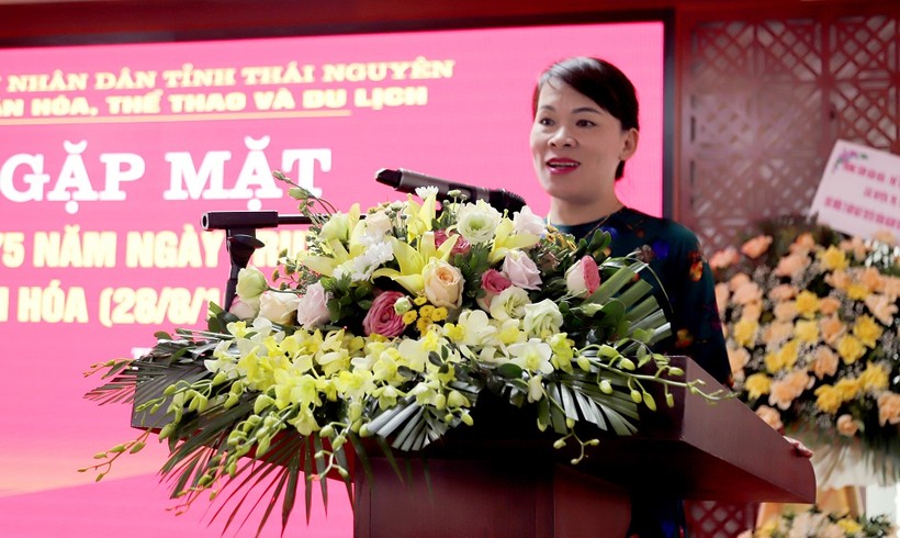 Đồng chí Nguyễn Thị Mai, Giám đốc Sở VHTT&DL phát biểu tại buổi gặp mặt, ôn lại truyền thống ngành Văn hóa