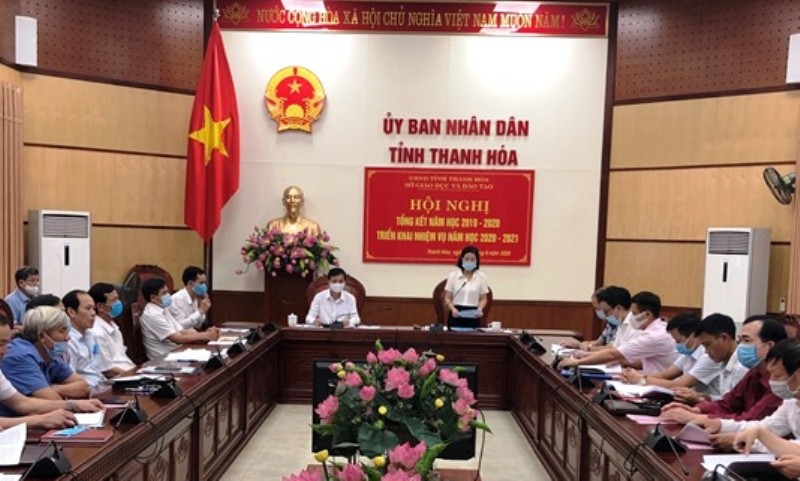 Bà Phạm Thị Hằng - Giám đốc Sở GD&ĐT Thanh Hóa báo cáo tại Hội nghị.