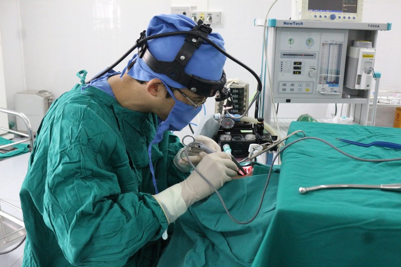 Bệnh nhân được thực hiện phẫu thuật cắt Amidan bằng phương pháp Plasma tại BV Đa khoa Lào Cai. (BVCC)