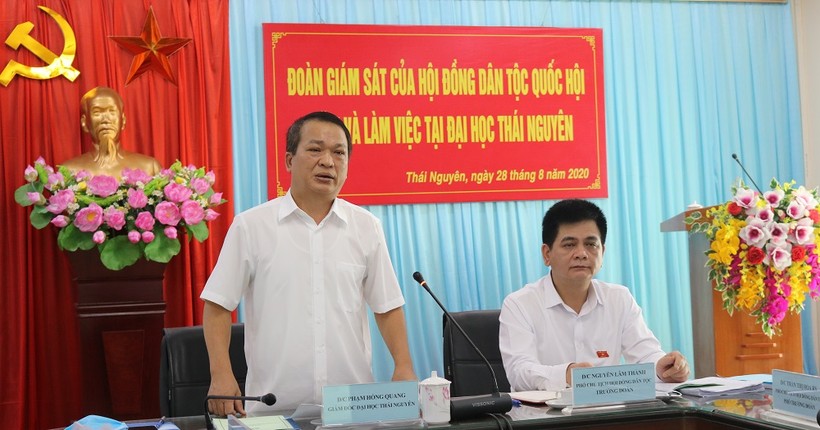 GS.TS Phạm Hồng Quang, Giám đốc ĐH Thái Nguyên trình bày các nội dung tại chương trình làm việc với đoàn giám sát của Hội đồng dân tộc Quốc hội.