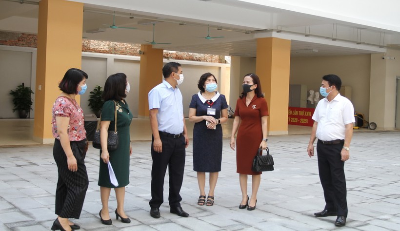 Lãnh đạo quận Hoàn Kiếm (Hà Nội) kiểm tra công tác chuẩn bị cơ sở vật chất phục vụ năm học mới