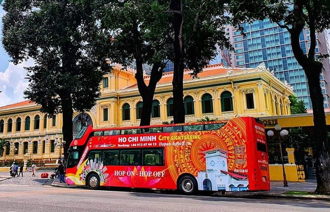 Du khách có thể trải nghiệm quanh thành phố với dịch vụ xe buýt 2 tầng (Ảnh: Sở Du lịch TP.HCM)