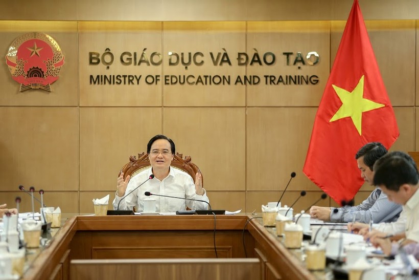 Bộ trưởng Phùng Xuân Nhạ phát biểu tại buổi làm việc.