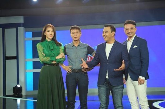 Diễn viên Anh Thư tham gia talkshow với đạo diễn Lê Hoàng, MC Quyền Linh và diễn viên Hứa Minh Đạt.