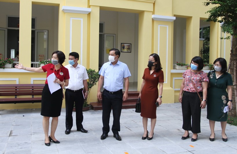 Đoàn công tác kiểm tra việc chuẩn bị tổ chức lễ khai giảng tại trường tiểu học Tràng An