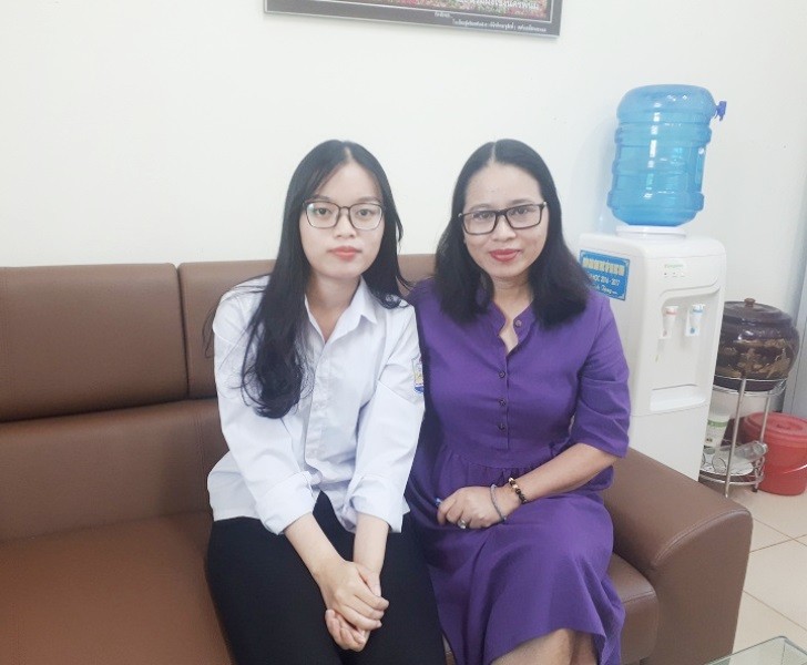 Cô Nguyễn Thị Nga, Phó hiệu trưởng trường tự hào khi có học trò như Việt Hà.