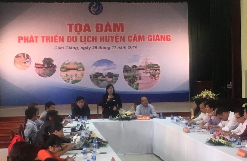Bà Phạm Thị Kim Nhung, Phó giám đốc Sở VH-TT&DL tỉnh Hải Dương phát biểu tại tọa đàm