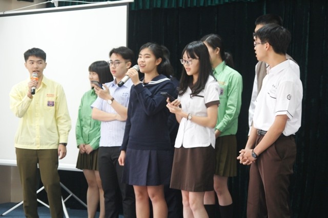 Các em HS Đài Loan giao lưu tại trường THCS Nghĩa Tân (Cầu Giấy, Hà Nội)