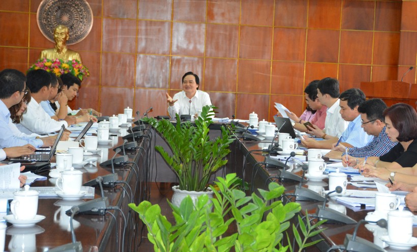 Bộ trưởng Phùng Xuân Nhạ chủ trì buổi làm việc. Ảnh Nguyễn Nhung