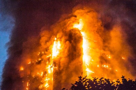 Vụ hỏa hoạn kinh hoàng xảy ra tại một chung cư cao 24 tầng ở Thủ đô London 
