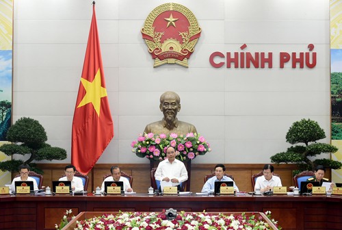 Thủ tướng Nguyễn Xuân Phúc phát biểu mở đầu phiên họp Chính phủ thường kỳ tháng 7/2017. Ảnh: VGP