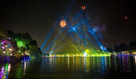 Tối 8-8, ở 5 thành phố lớn của Việt Nam sẽ đồng loạt trình diễn ánh sáng chào mừng kỷ niệm 50 năm ASEAN. Ảnh minh họa: Công Bính