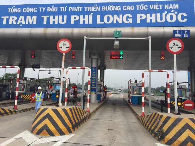 VEC bắt đầu triển khai thu phí tự động không dừng trên cao tốc TP. Hồ Chí Minh - Long Thành - Dầu Giây.
