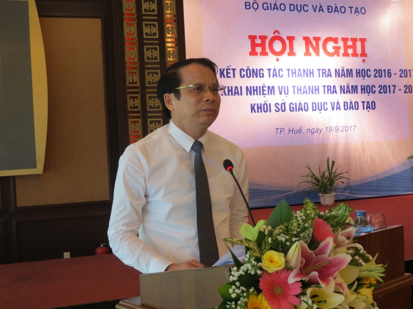 Thứ trưởng Bộ GD&ĐT  Phạm Mạnh Hùng phát biểu tại hội nghị