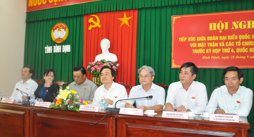 Bộ trưởng Phùng Xuân Nhạ và Đoàn đại biểu Quốc hội khóa XIV tỉnh Bình Định tiếp xúc cử tri tỉnh Bình Định.