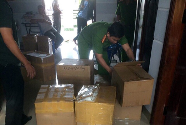 Cảnh sát thu hàng chục nghìn hộp thuốc giả. Ảnh: theo Vnexpress 