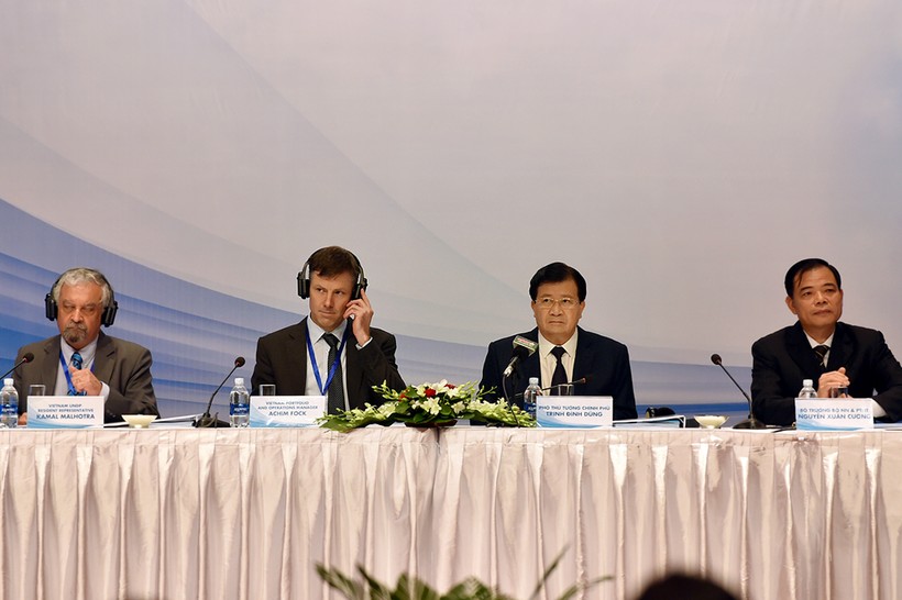 Phó Thủ tướng Trịnh Đình Dũng và các đại biểu chủ trì Hội nghị. Ảnh: VGP