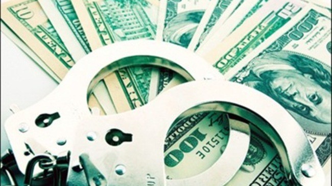 Bắt 1 đối tượng nước ngoài có dấu hiệu phạm tội “Rửa tiền“