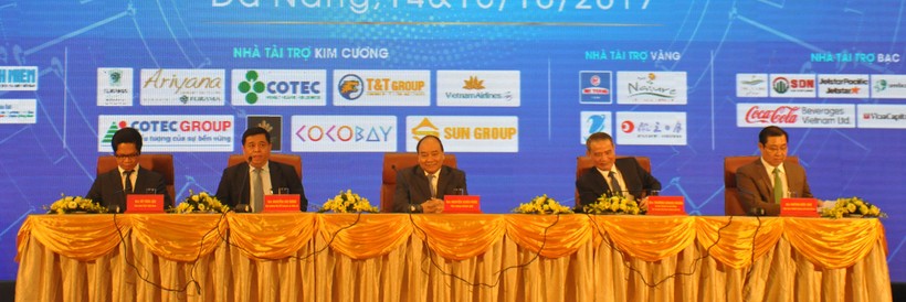 Thủ tướng Nguyễn Xuân Phúc tham dự và chủ trì điều hành Diễn đàn Đầu tư Đà Nằng năm 2017.