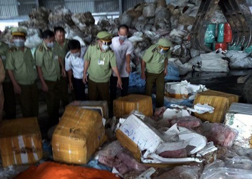 Lực lượng chức năng Hà Tĩnh phát hiện và bắt giữ 23 tấn nội tạng thối. 