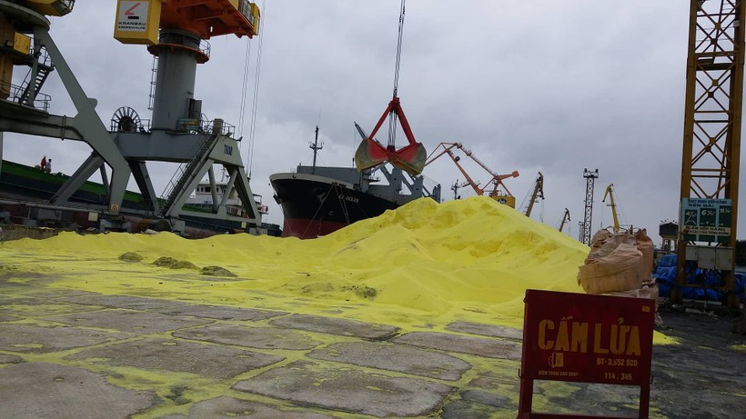 Hơn 3 vạn tấn lưu huỳnh tồn đọng tại cảng Hải Phòng.