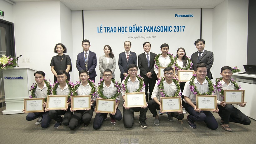 10 sinh viên ưu tú được nhận học bổng Panasonic 2017