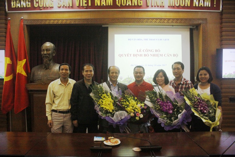 NSND Anh Tú được trao quyết định bổ nhiệm làm Phó Giám đốc phụ trách Nhà hát Kịch Việt Nam