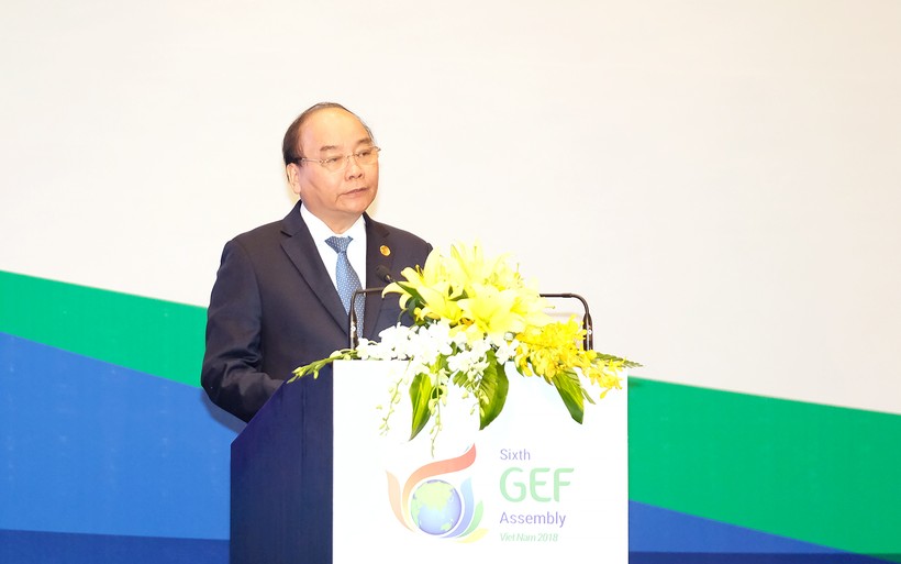 Thủ tướng Nguyễn Xuân Phúc phát biểu tại phiên khai mạc Kỳ họp lần thứ 6 Đại hội đồng Quỹ Môi trường toàn cầu - Ảnh: VGP
