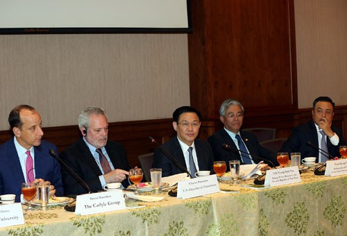 Phó Thủ tướng Vương Đình Huệ làm việc với Lãnh đạo Phòng Thương mại Hoa Kỳ. Ảnh: VGP