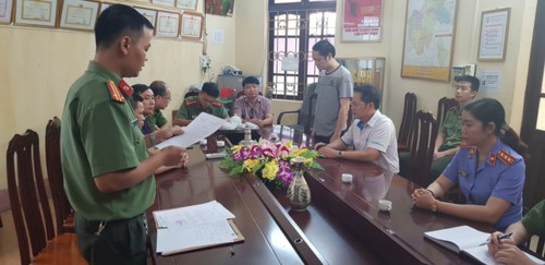 Cơ quan An ninh điều tra - Công an tỉnh Hà Giang đã tống đạt các quyết định khởi tố vụ án, khởi tố bị can đối với ông Vũ Trọng Lương.