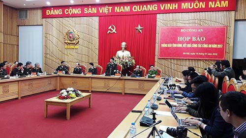 Thượng tướng Bùi Văn Nam phát biểu tại cuộc họp báo-Ảnh báo Hanoimoi