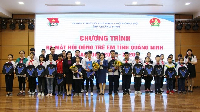 Các đại biểu của Hội đồng Trẻ em tỉnh Quảng Ninh trong lễ ra mắt, ảnh: QTV