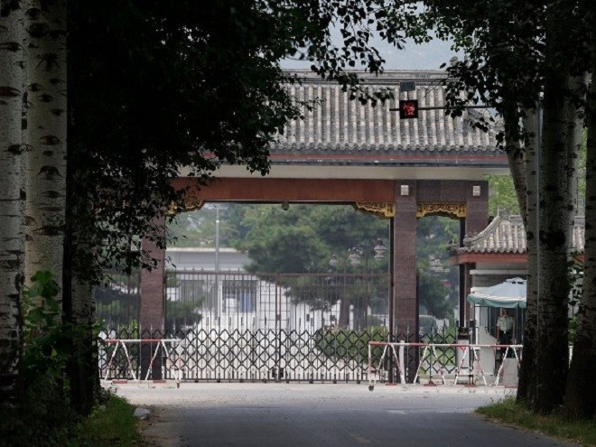 Cổng trước nhà tù Tần Thành ở Bắc Kinh, Trung Quốc. Ảnh AP