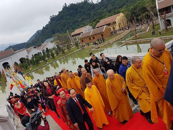 Các đại biểu về dự lễ khai hội Xuân Yên tử 2018