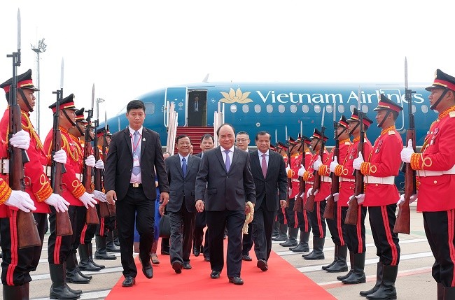 Thủ tướng đến Campuchia  tham dự Hội nghị cấp cao Ủy hội sông Mekong quốc tế lần thứ 3