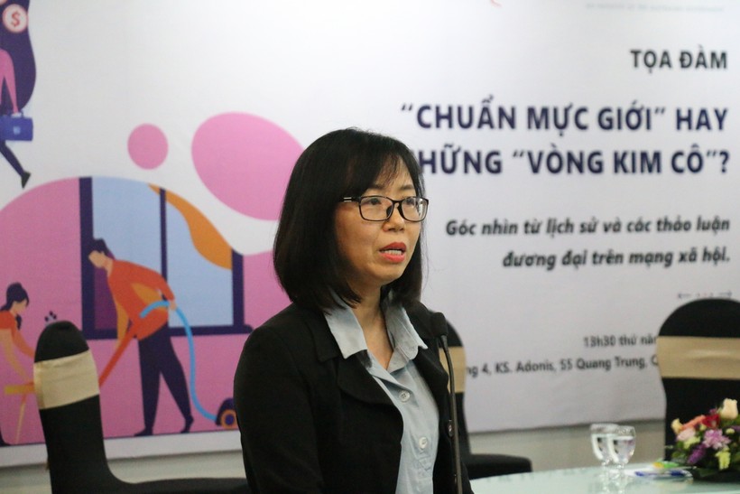 PGS.TS Phạm Quỳnh Phương - Viện Nghiên cứu Văn hóa phát biểu tại buổi tọa đàm.