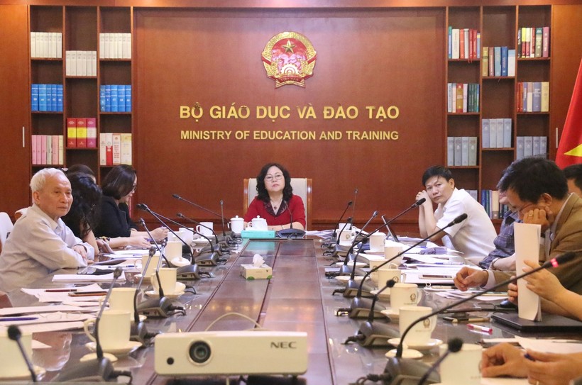 Thứ trưởng Ngô Thị Minh chủ trì cuộc họp.